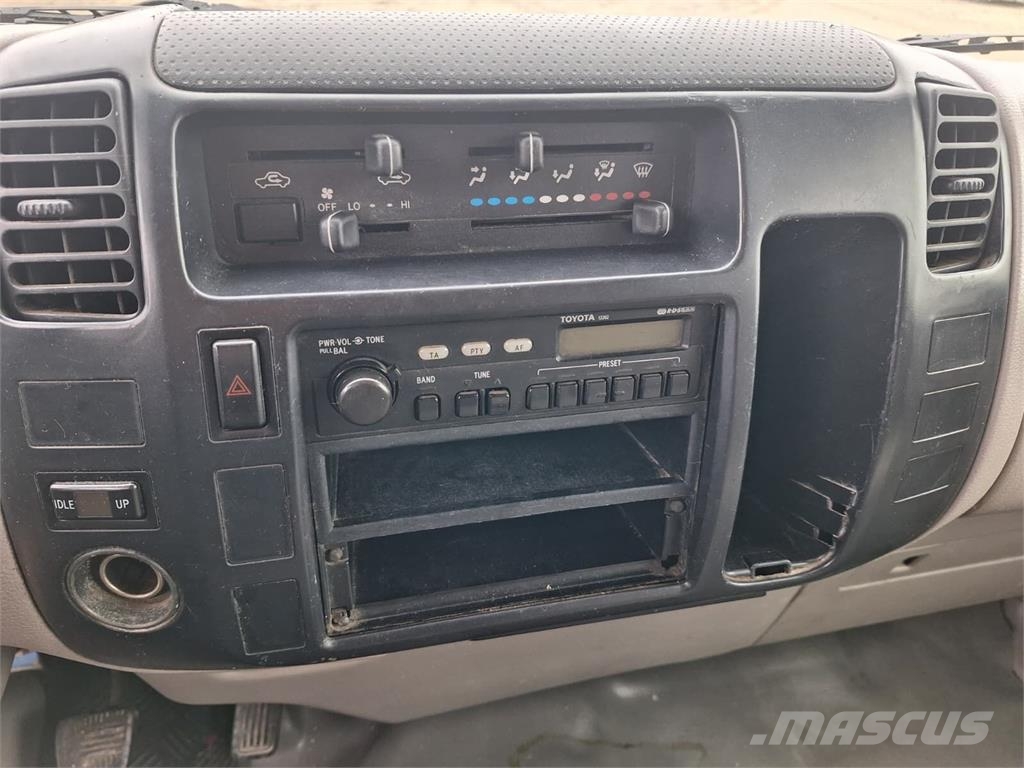 Toyota Dyna 150 3,0 D - Doka 3 sided Tipper Pašizgāzējs