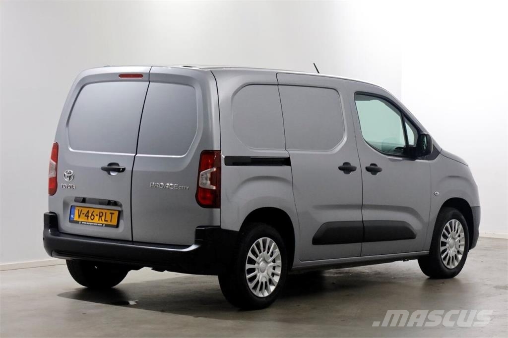 Toyota PROACE CITY 1.2 Turbo 110pk Comfort Benzine Airco/ Andre lastebiler