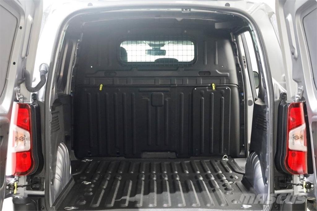Toyota PROACE CITY 1.2 Turbo 110pk Comfort Benzine Airco/ Andre lastebiler