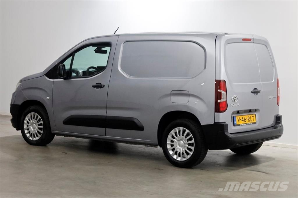 Toyota PROACE CITY 1.2 Turbo 110pk Comfort Benzine Airco/ Andre lastebiler