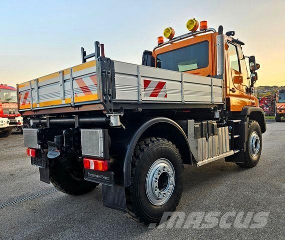 Unimog U527 UGE Vehículos municipales multiusos