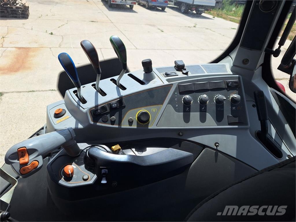 Valtra 124N Tractor / Stoll ProfiLine FZ 30.1 /Front load Traktorok