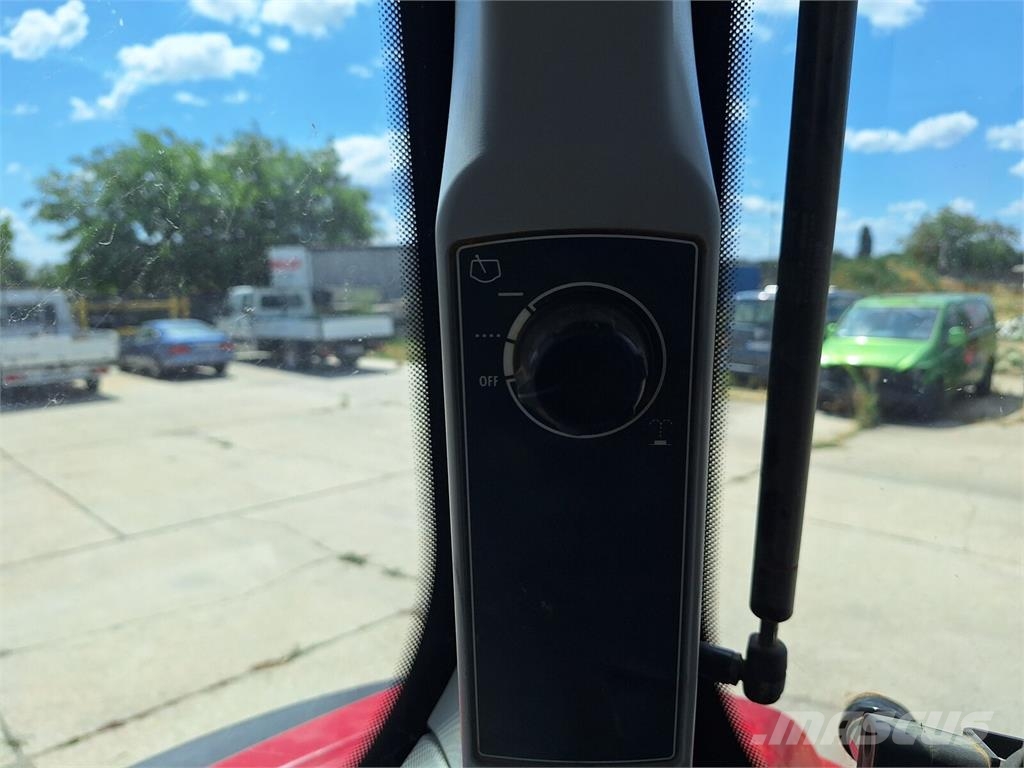 Valtra 124N Tractor / Stoll ProfiLine FZ 30.1 /Front load Traktorok
