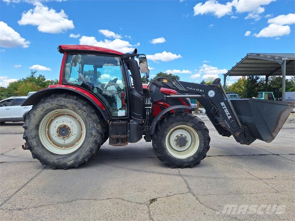 Valtra 124N Tractor / Stoll ProfiLine FZ 30.1 /Front load Traktorok