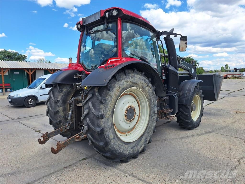 Valtra 124N Tractor / Stoll ProfiLine FZ 30.1 /Front load Traktorok