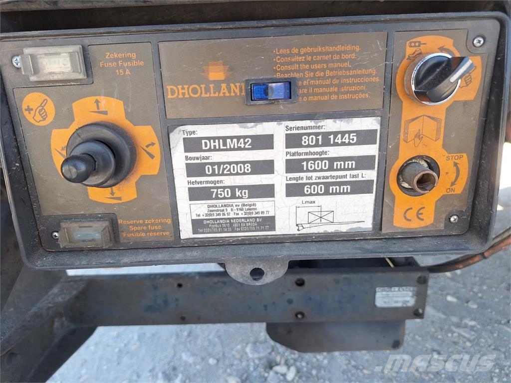 Veldhuizen BE Koffer semi-trailer + DHollandia LBW 750 kg/ 7 Noslēgtās piekabes