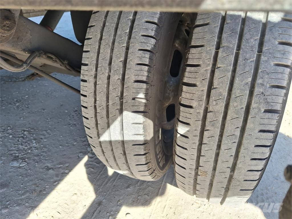 Veldhuizen BE Koffer semi-trailer + DHollandia LBW 750 kg/ 7 Noslēgtās piekabes