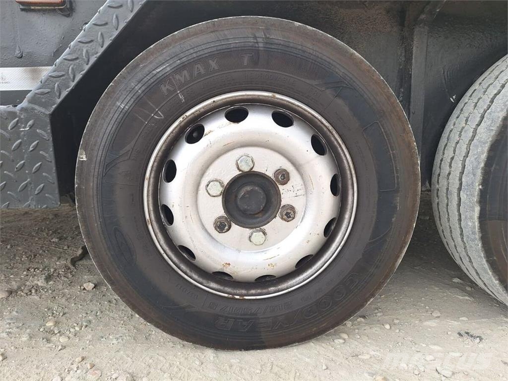 Veldhuizen equipment trailer + Winch / 9,8 m مقطورات مركبات نقل