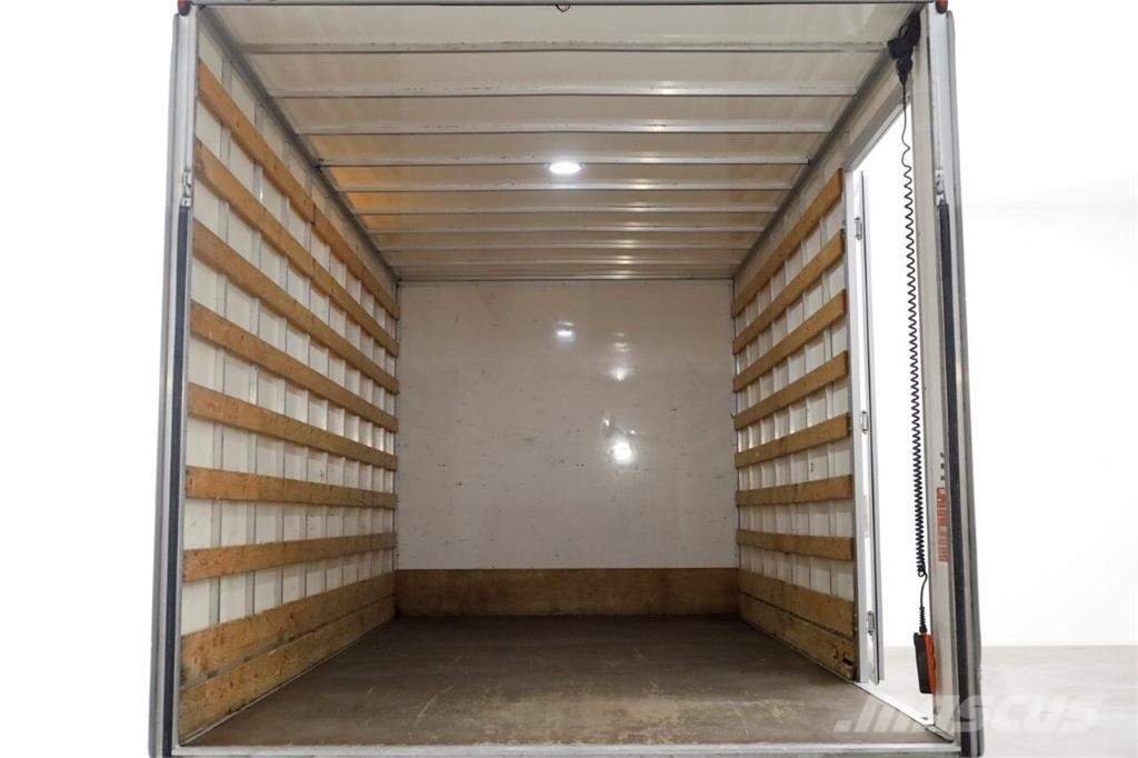 Volkswagen Crafter 35 2.0 TDI 140pk Bakwagen met laadklep en Otros camiones