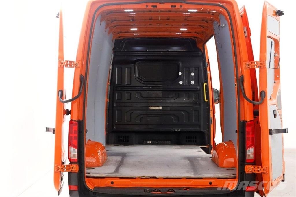 Volkswagen Crafter 35 2.0 TDI 177pk RWD L3H3 (L2H2) Airco/Nav Inne