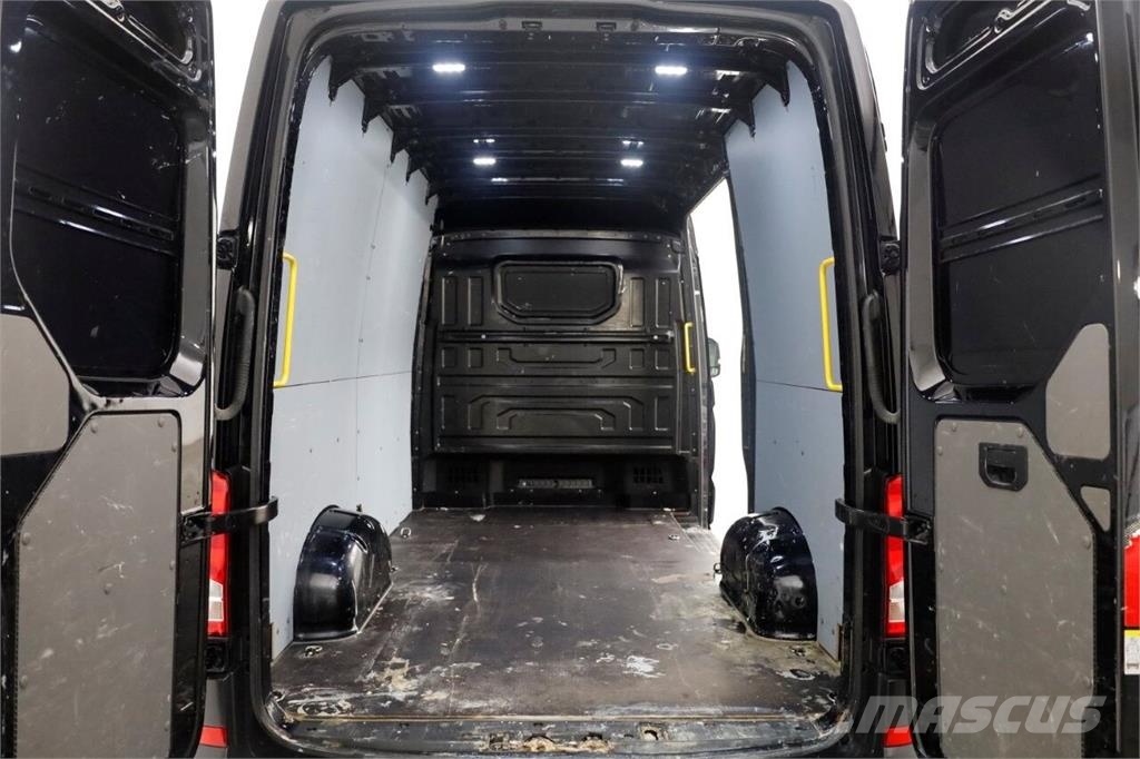 Volkswagen Crafter 35 2.0 TDI 140pk L3H3 (L2H2) Highline LED/ Övriga bilar
