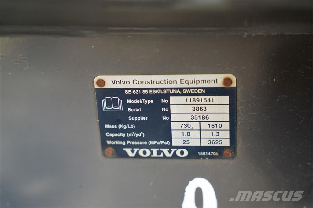 Volvo BL71B 反鏟裝載機