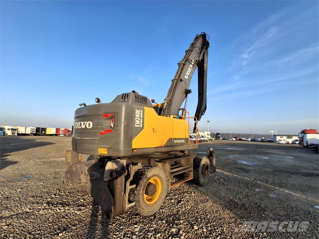 Volvo EW240EMH material handling excavator / Joysticks Materialehåndteringsmaskiner