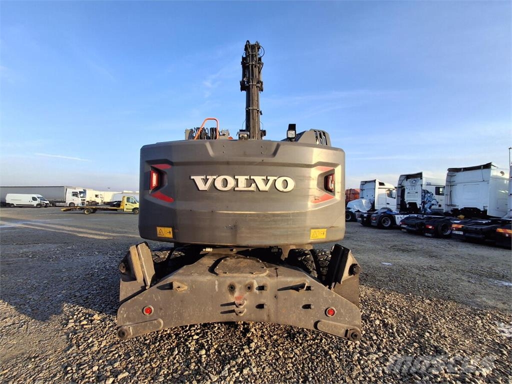 Volvo EW240EMH material handling excavator / Joysticks Materialehåndteringsmaskiner