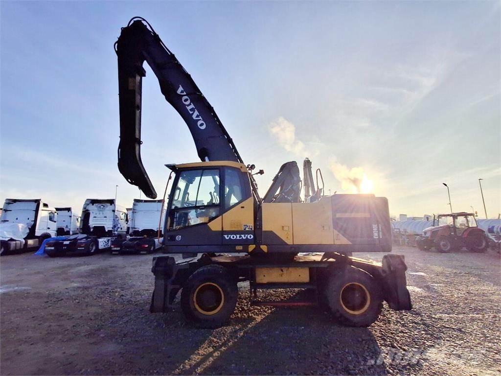 Volvo EW240EMH material handling excavator / Joysticks Materialehåndteringsmaskiner
