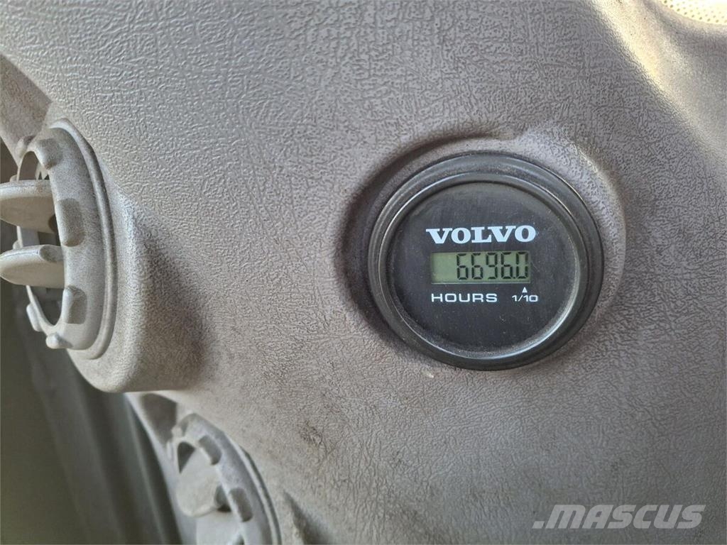 Volvo EW240EMH material handling excavator / Joysticks Materialehåndteringsmaskiner