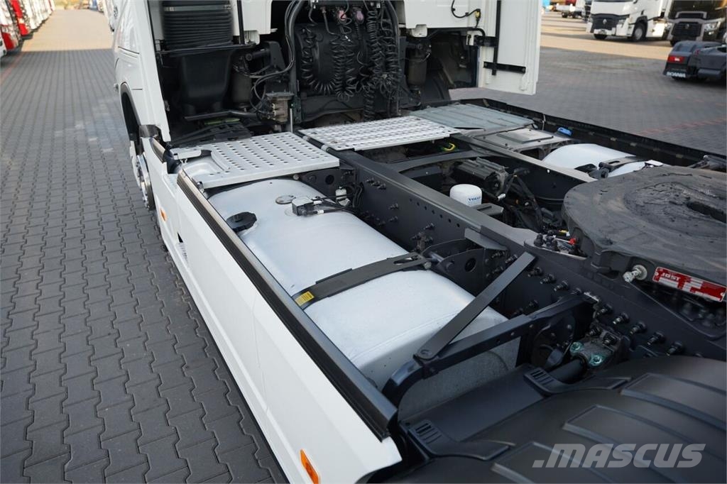 Volvo FH  16 650 / I-PARK COOL  / I-SHIFT / TV / SKÓRY   Autotractoare