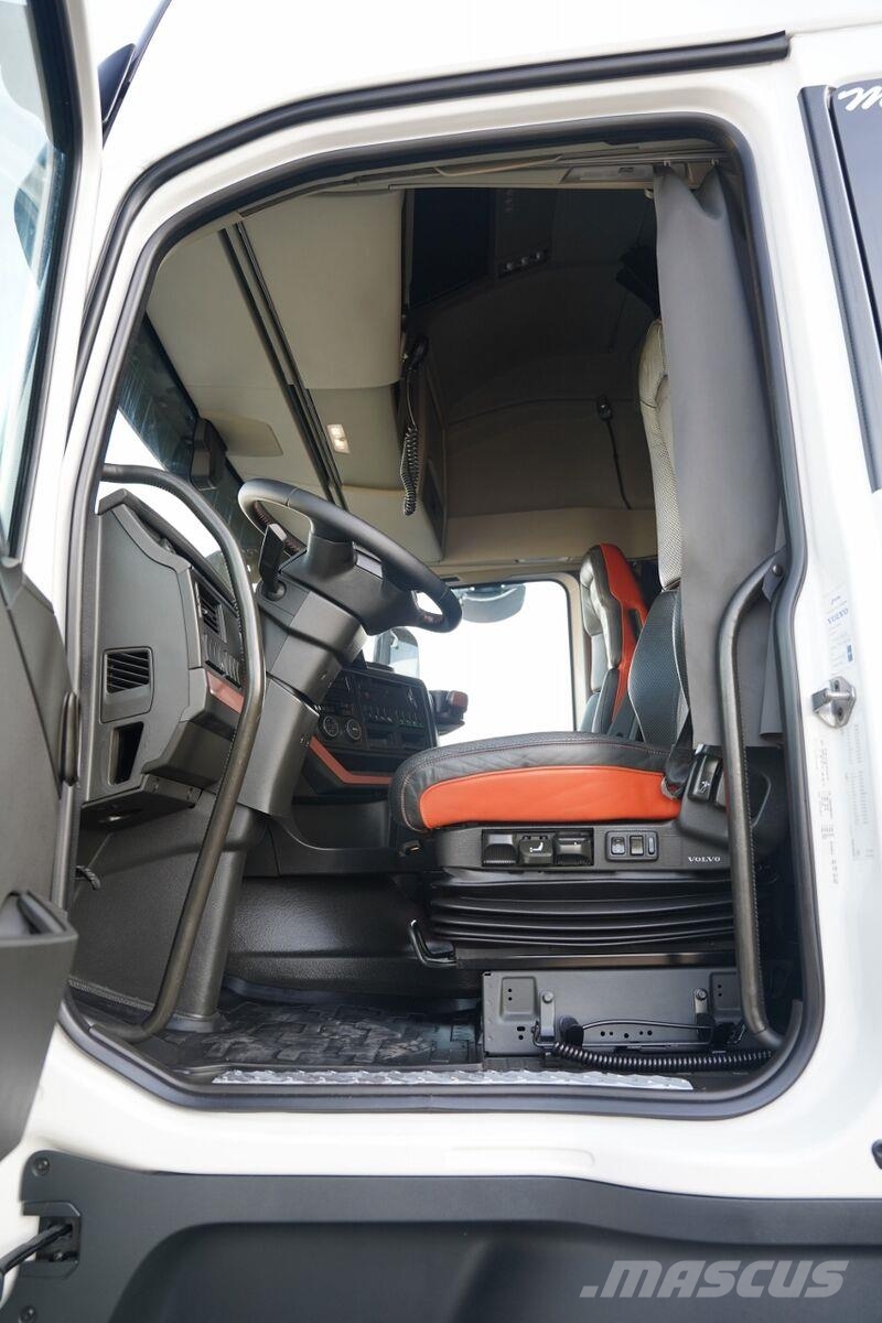 Volvo FH  16 650 / I-PARK COOL  / I-SHIFT / TV / SKÓRY   Autotractoare