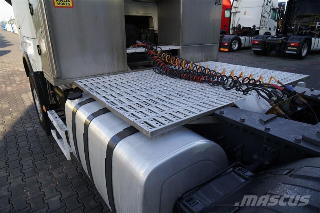 Volvo FH 16 / 660 / 6x4 / DMC: 180.000 KG !! / RETARDER  Tegljači