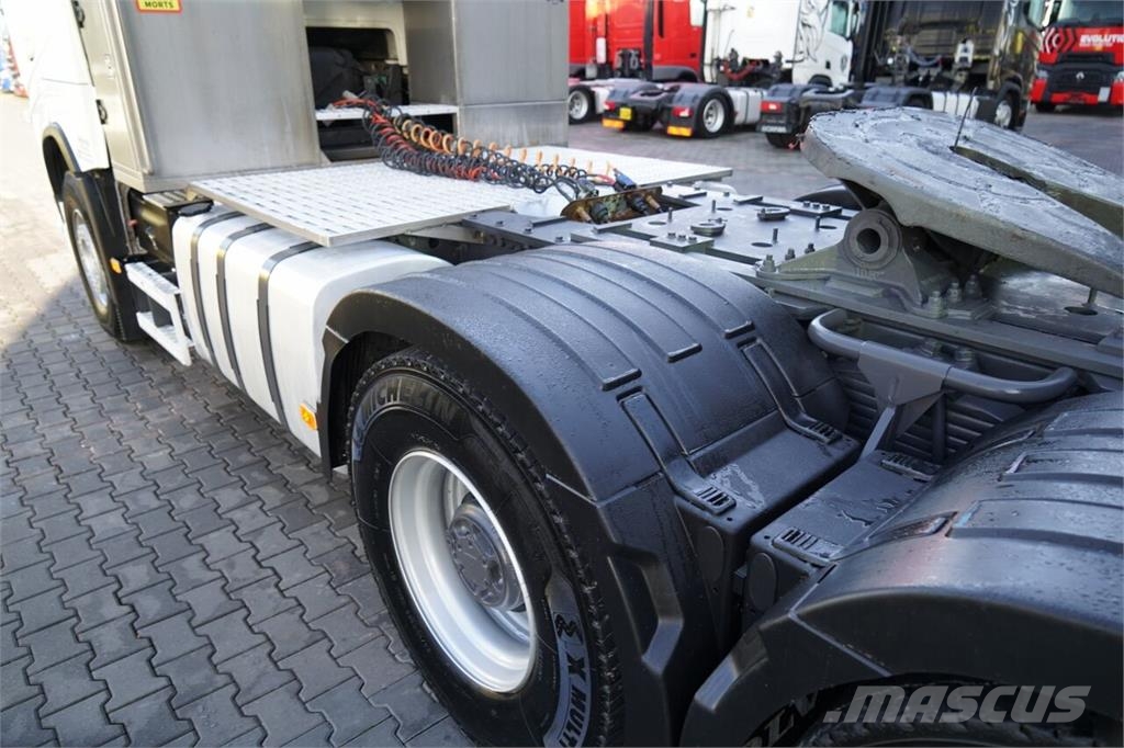 Volvo FH 16 / 660 / 6x4 / DMC: 180.000 KG !! / RETARDER  Tegljači