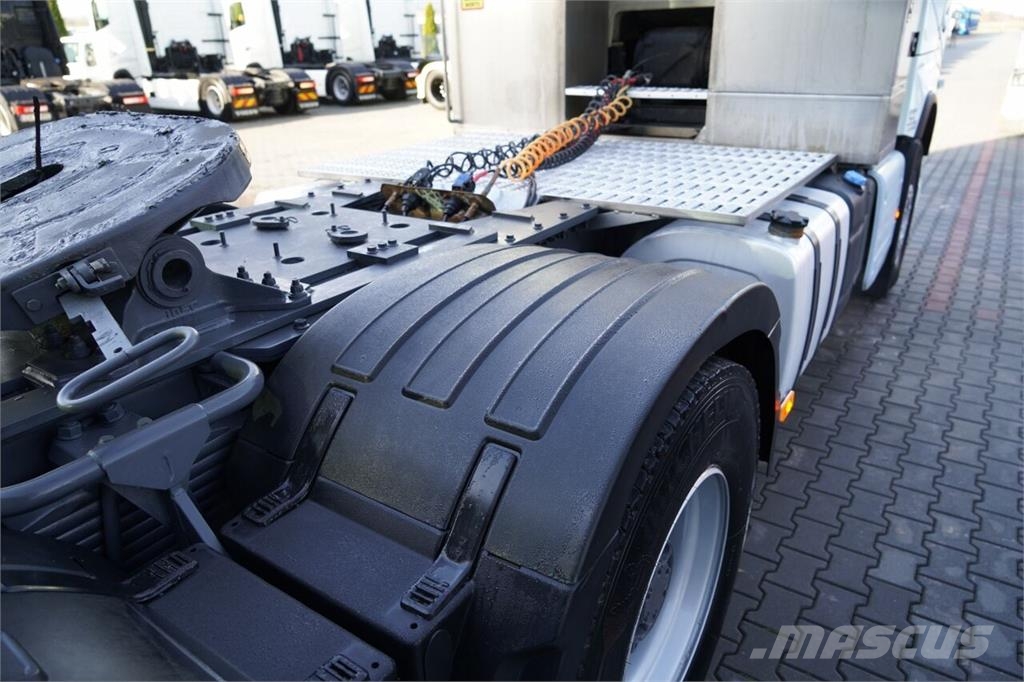 Volvo FH 16 / 660 / 6x4 / DMC: 180.000 KG !! / RETARDER  Tegljači