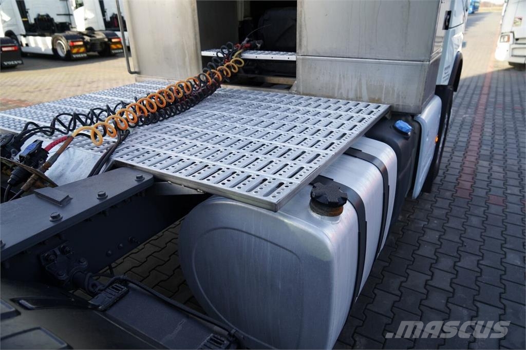 Volvo FH 16 / 660 / 6x4 / DMC: 180.000 KG !! / RETARDER  Tegljači