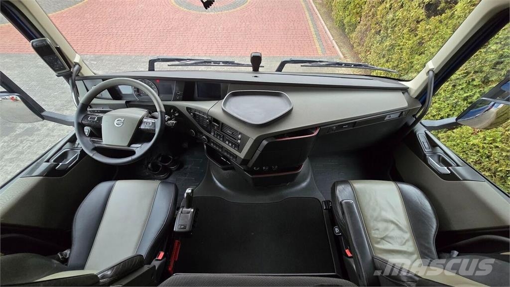 Volvo FH 460 8x2 / Flatbed Truck / HIAB 1055 E8 + JIB X1 Camiones plataforma