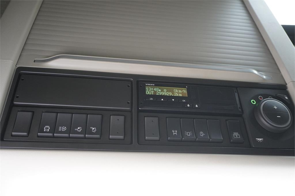 Volvo FH 500 6×2 / 19 EPAL KRONE refrigerator / Thermoki Temperature controlled trucks