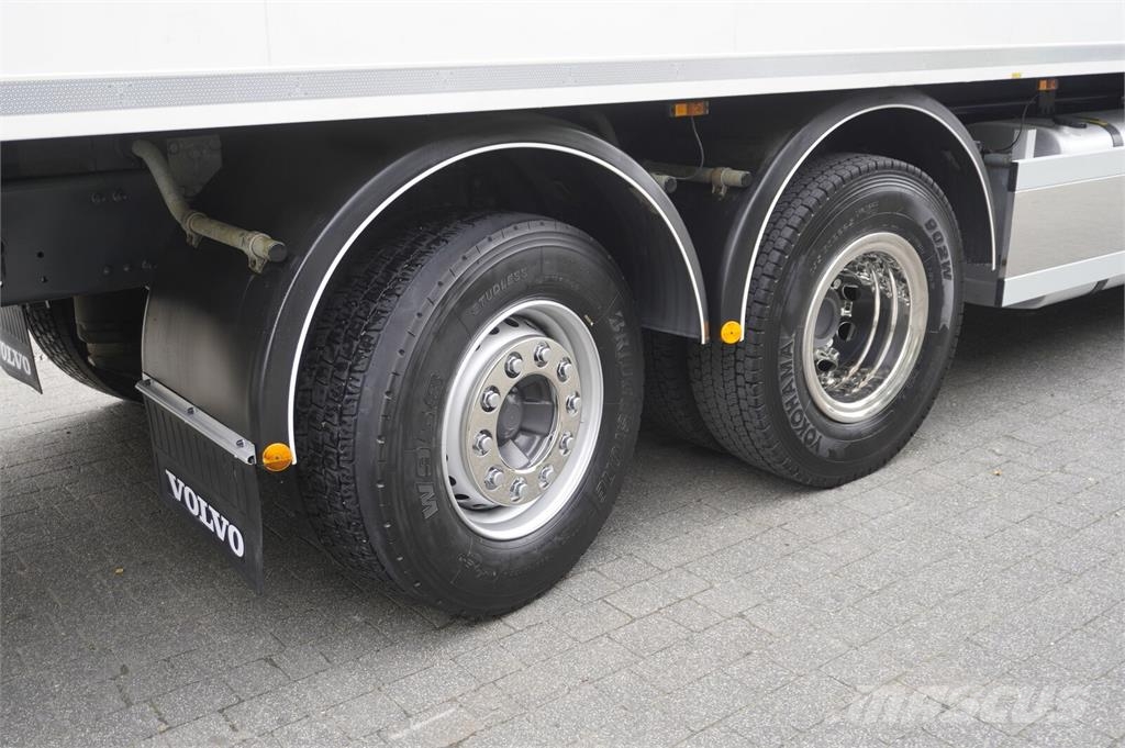 Volvo FH 500 6×2 / 19 EPAL KRONE refrigerator / doppelst Kühlkoffer