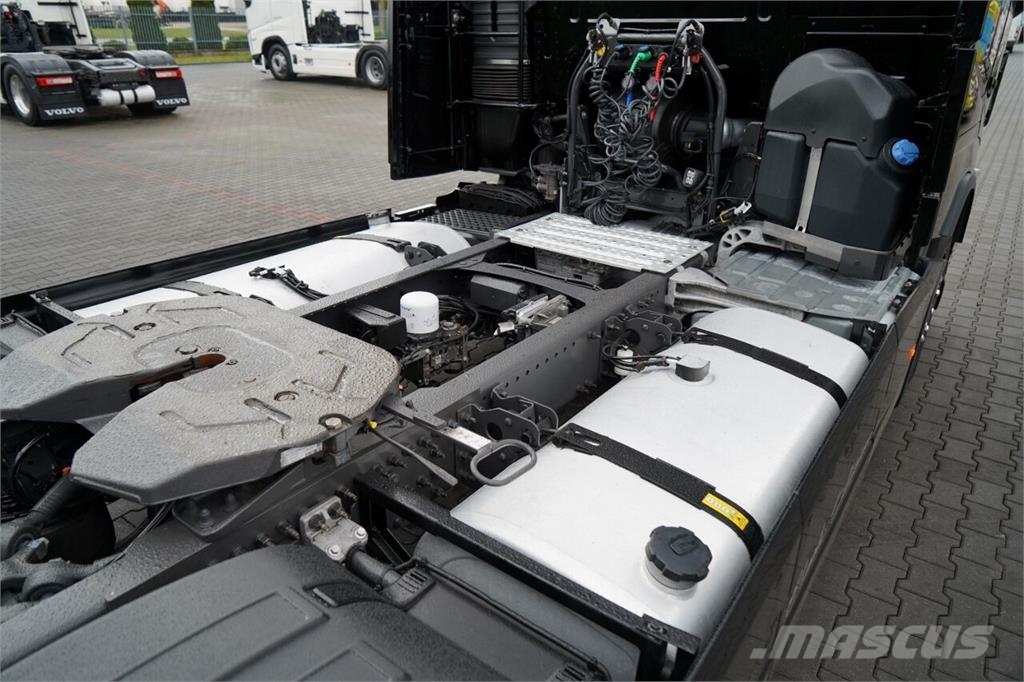 Volvo FH 500 / XXL / RETARDER / LOWDECK / MEGA / BOGATE Trekkers