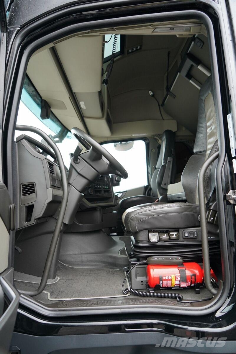 Volvo FH 500 / XXL / RETARDER / LOWDECK / MEGA / BOGATE Trekkers