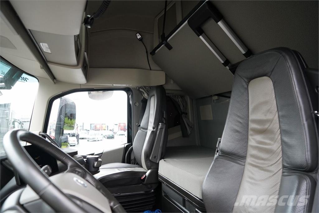 Volvo FH 500 / XXL / RETARDER / LOWDECK / MEGA / BOGATE Trekkers