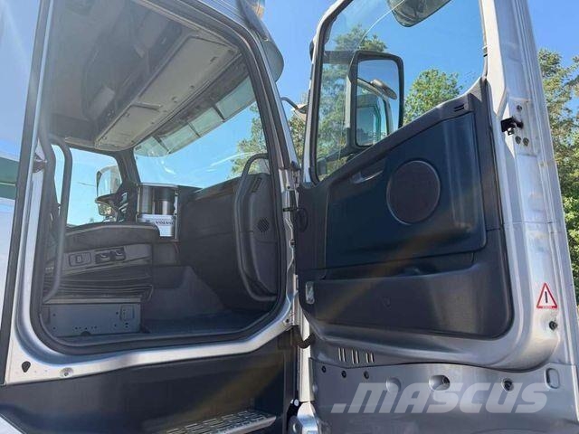 Volvo FH 540 8x2 PALFINGER PK 78002 SH Fly Jib Crane Camiones de cama baja
