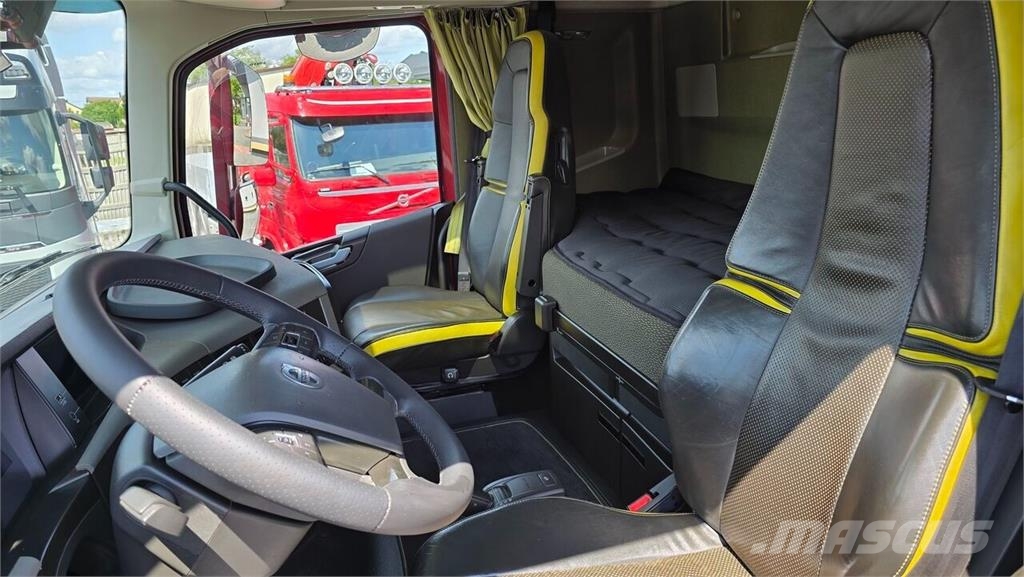 Volvo FH16 750 8x4 / Flatbed Truck / HMF 7020 Crane + JI Camiones plataforma