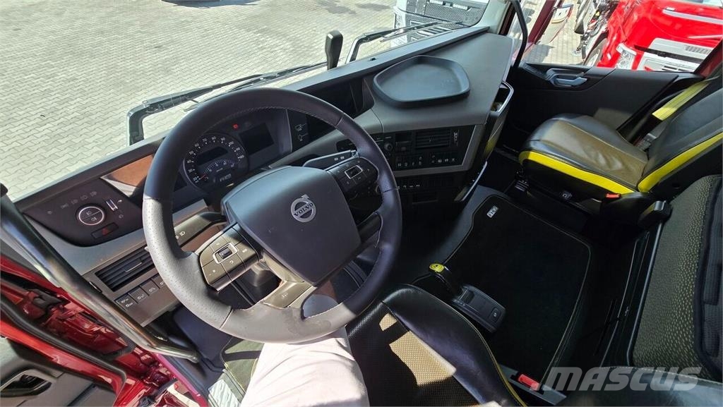 Volvo FH16 750 8x4 / Flatbed Truck / HMF 7020 Crane + JI Camiones plataforma