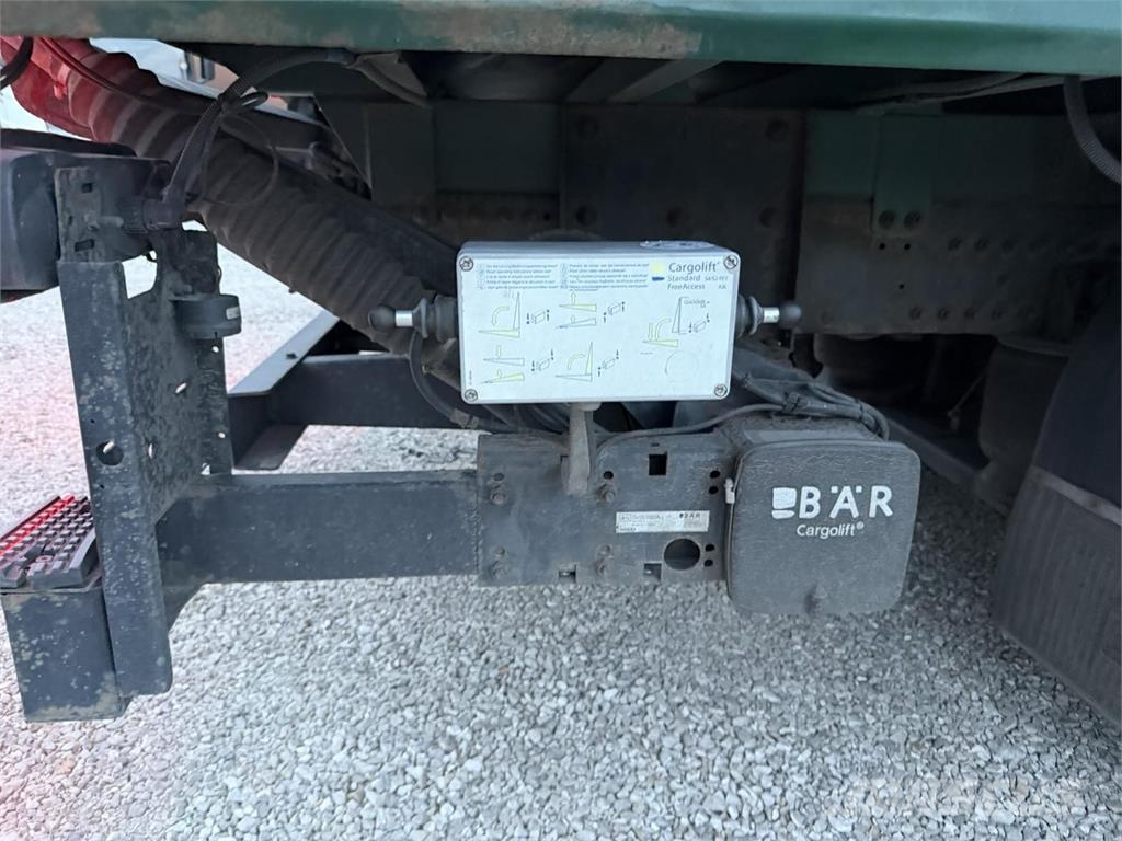 Volvo FL 250 - Koffer beverage truck + LBW Camiones con caja de remolque