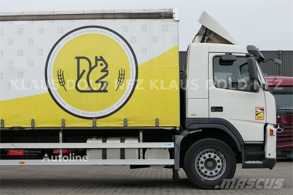 Volvo FM 12.380 6×2 Curtainsider Truck with Lift / Steer Camión con caja abierta