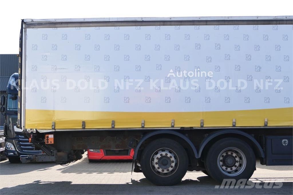 Volvo FM 12.380 6x2 / Curtainsider Truck / Lift & Steeri Camión con caja abierta