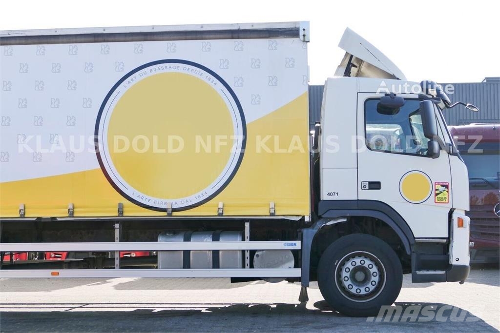 Volvo FM 12.380 6x2 / Curtainsider Truck / Lift & Steeri Camión con caja abierta