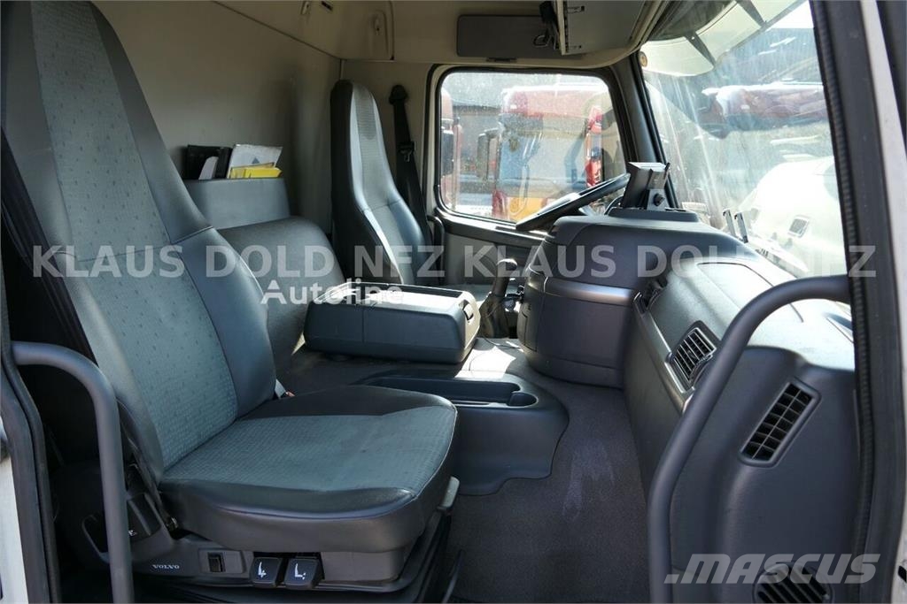 Volvo FM 12.380 6x2 / Curtainsider Truck / Lift & Steeri Camión con caja abierta