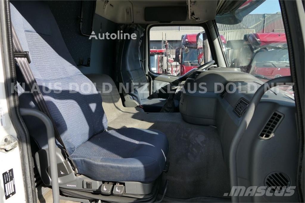 Volvo FM 300 Curtainsider Truck / Edscha Roof / Tail Lif Camión con caja abierta
