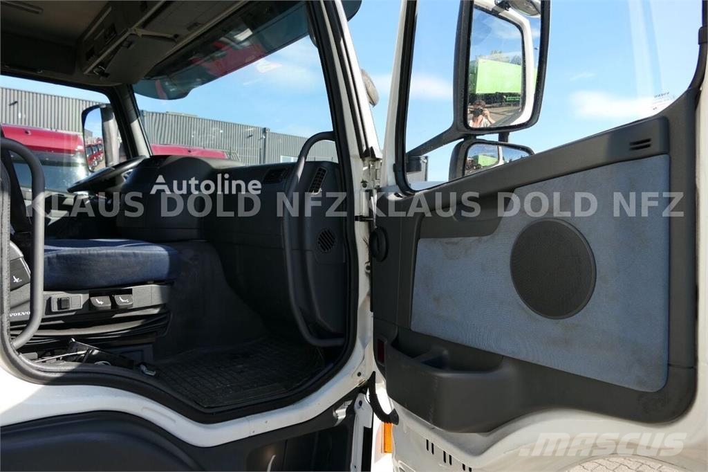 Volvo FM 300 Curtainsider Truck / Edscha Roof / Tail Lif Camión con caja abierta