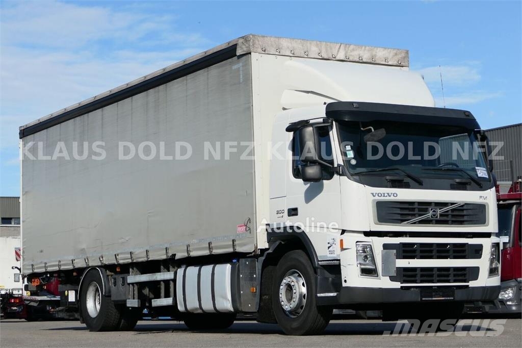 Volvo FM 300 Curtainsider Truck / Edscha Roof / Tail Lif Camión con caja abierta