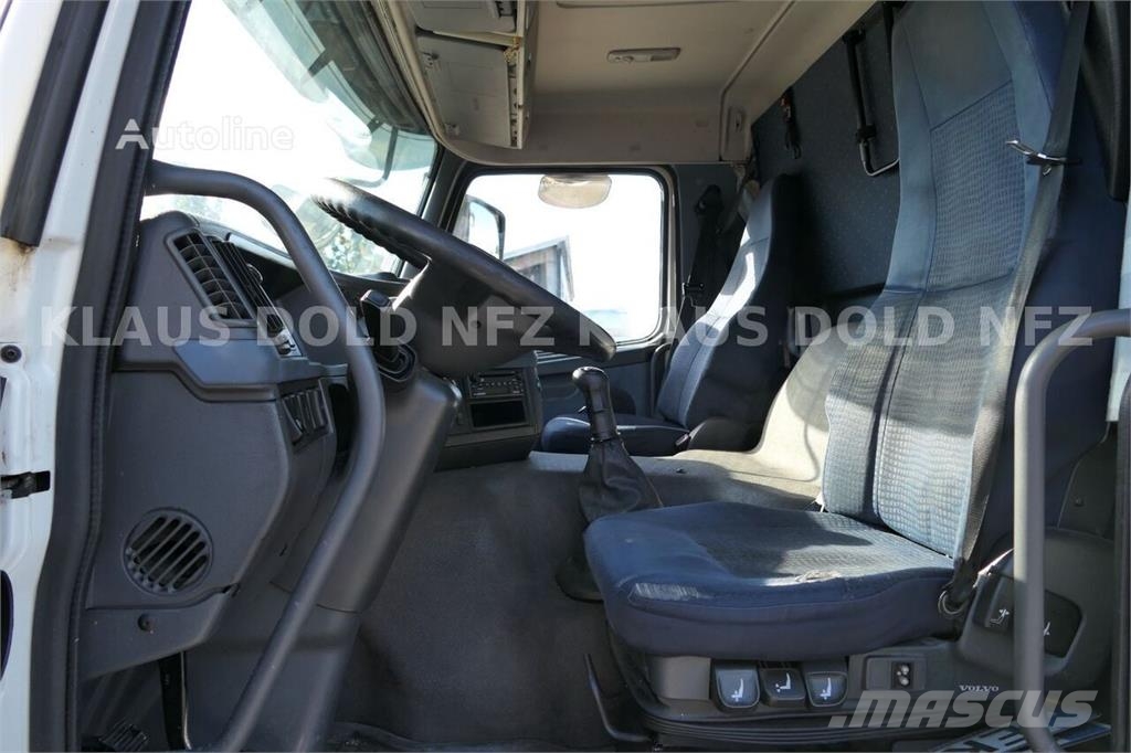 Volvo FM 300 Curtainsider Truck / Edscha Roof / Tail Lif Camión con caja abierta