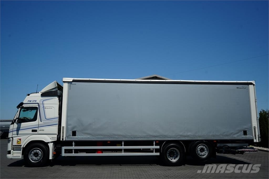 Volvo FM 370 Tovornjaki s ponjavo