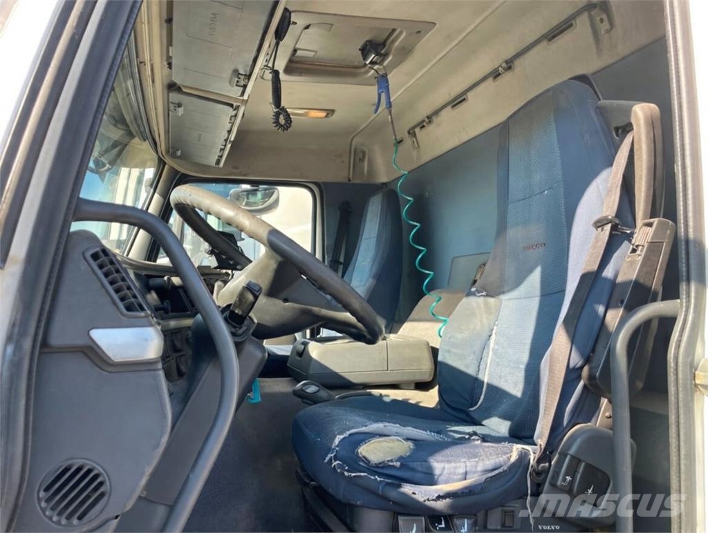 Volvo FM 410 livestock truck Автотранспорт для перевезення тварин