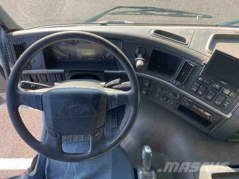 Volvo FM 410 livestock truck Автотранспорт для перевезення тварин