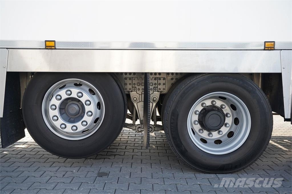 Volvo FM 500 / CHŁODNIA / 6X2 / CHERAU / 8,5 M / CARRIER Camion frigorifique