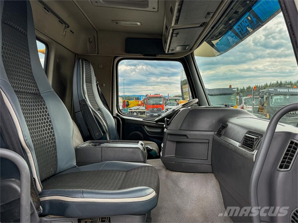 Volvo FMX 450 Hook lift trucks