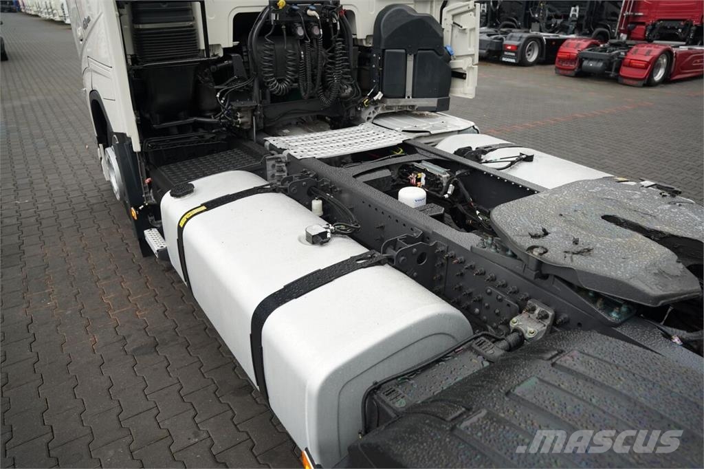 Volvo / MEGA / I-PARK COOL / I- SAVE / TV / EURO 6 Sattelzugmaschinen